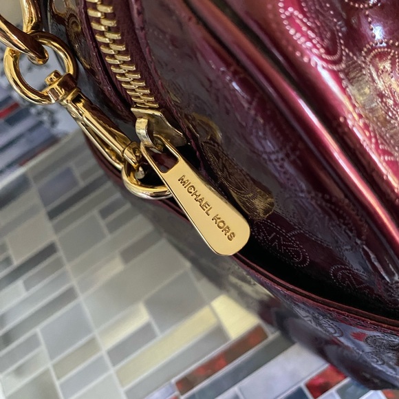 MICHAEL KORS METALLIC BURGUNDY LEATHER BARREL SATCHEL IN EXCELLENT CONDITION - Picture 4 of 6